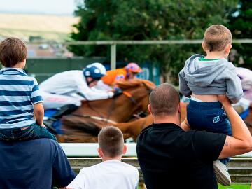 Crowd at Brighton Racecourse.
